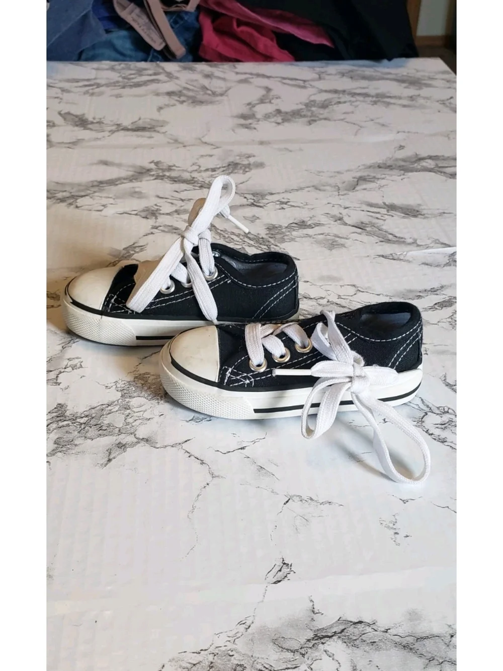 Natural Steps Black Canvas Kids‎ Sneakers with White Laces. Kids Size 5